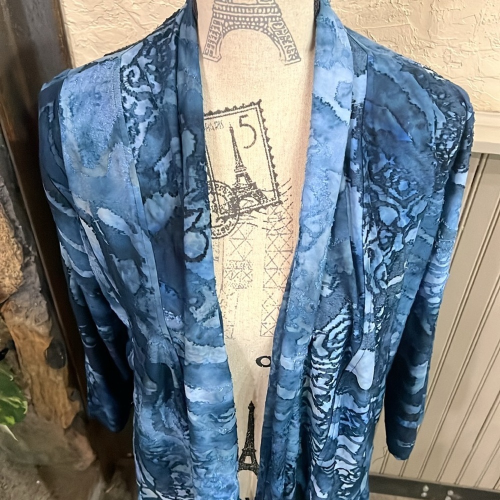 Caleaas Shrug - Picture 2 of 5